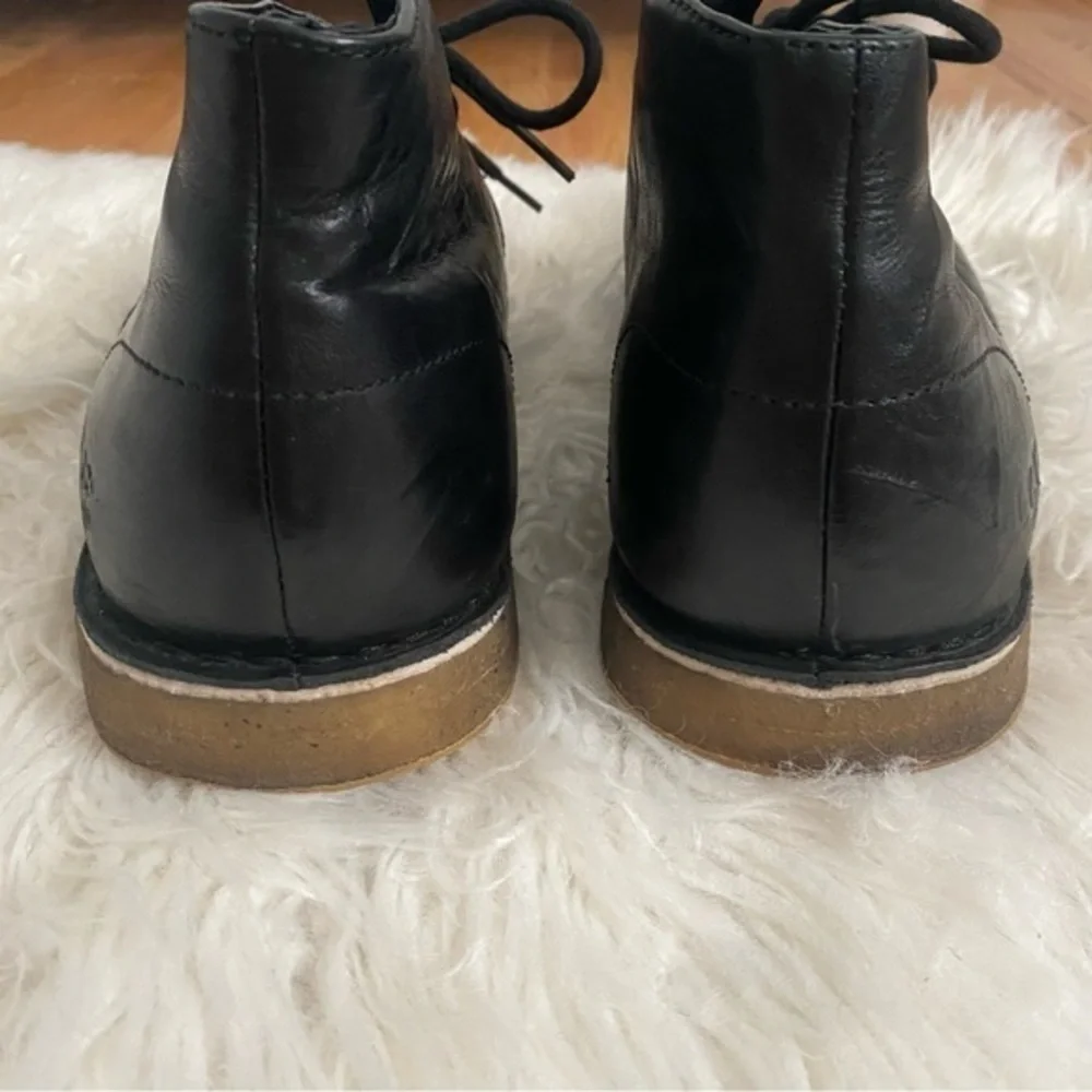 UGG Leighton Black Crepe Leather Lace Up Desert Chukka Boots
